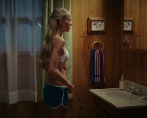 Lexi Atkins nude sexy – Zombeavers (2014)