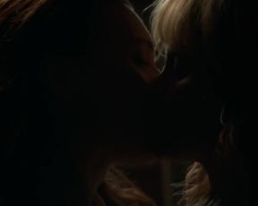 Lena Hall, Isabella Farrell, Mena Suvari Nude - Becks (2017)