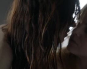 Lena Hall, Isabella Farrell, Mena Suvari Nude - Becks (2017)