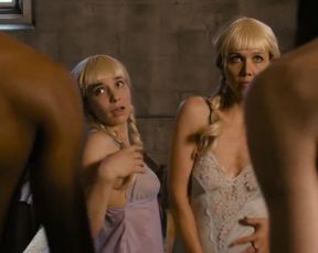 TV show scene Emily Meade nude, Maggie Gyllenhaal, Jamie Neumann - The Deuce (S01 E02) 