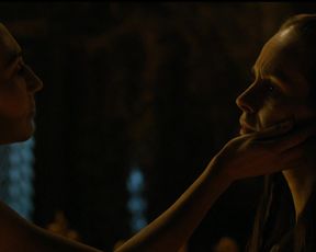 Naked scene Carice Van Houten - GAME OF THRONES (S04 E07) TV show nudity video
