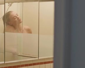 Yvonne Strahovski - Manhattan Night (2016)