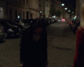 Celebrity Lesbian Video - Catrina Stemmer, Uisenma Borchu - Schau Mich Nicht So An (2015) 