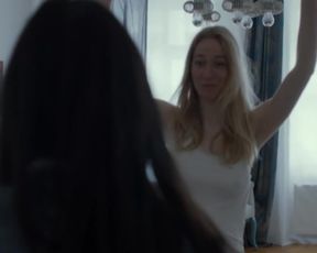 Celebrity Lesbian Video - Catrina Stemmer, Uisenma Borchu - Schau Mich Nicht So An (2015) 