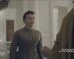 Naked scenes Yvonne Catterfeld, Laura de Boer - ‘Die Pfeiler der Macht E01-02 (2016)’ HD 720 (Sex, Tits, Ass)