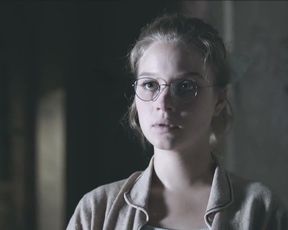 Naked scenes Sonja Gerhardt, Emilia Schüle, Maria Ehrich, Claudia Michelsen - Ku'damm 56 2-3 (2016)