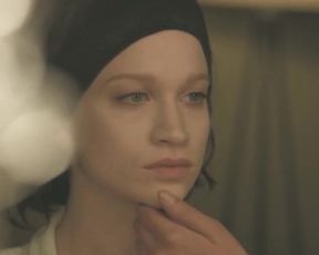 Naked scene Irina Dvorovenko, Raychel Diane Weiner, Sarah Hay ‘Flesh & Bone S01E07-08 (2015)’ (Tits)02 TV show nudity video