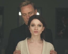 Naked scene Irina Dvorovenko, Raychel Diane Weiner, Sarah Hay ‘Flesh & Bone S01E07-08 (2015)’ (Tits)02 TV show nudity video