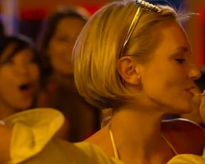 Hot scene Nicky Whelan sexy - The Wedding Ringer (2015) 