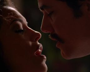 Sexy Stephanie Sigman Sexy - Narcos (2015) s01e03 