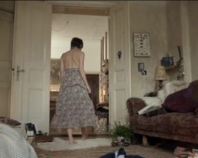 Sexy Julia Koschitz, Lena Lauzemis - Unsichtbare Jahre(2015) 