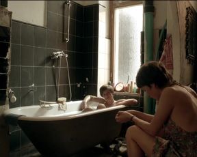 Sexy Julia Koschitz, Lena Lauzemis - Unsichtbare Jahre(2015) 