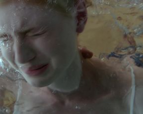 Elizabeth_Debicki_-_The_Night_Manager_s01e06 (2016)