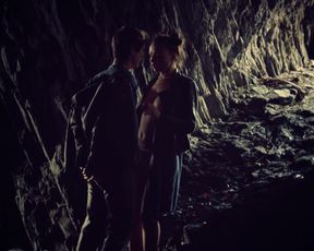 Pauline Lorillard - Debout sur la montagne (2019) Nude TV movie scene