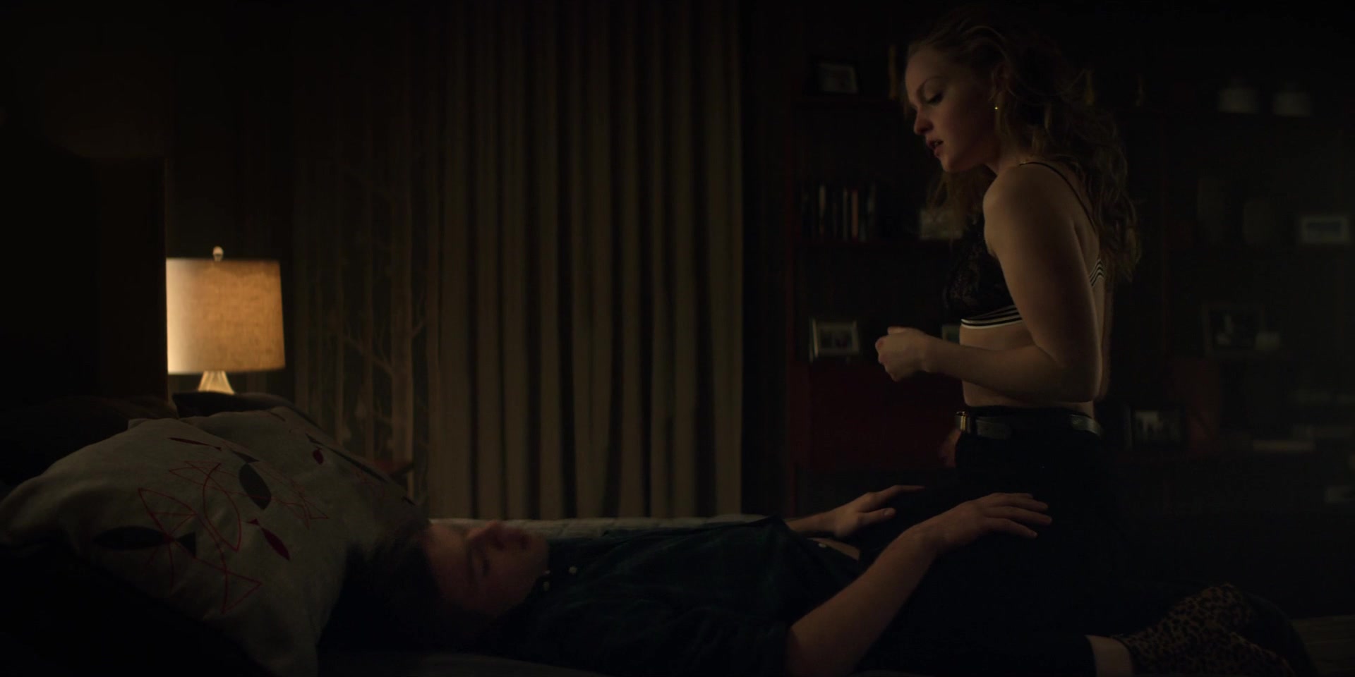 Laysla De Oliveira, Hallea Jones - Locke _ Key s01e01-02 (2020) Sexy film  scene - Erotic Art Sex Video