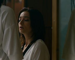Alicia Jaziz, Marianna Burelli - Ingobernable s01e01 (2017) Naked TV movie scene