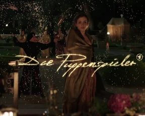 Helen Woigk - Die Puppenspieler (2017) Nude "topless" scene