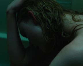 Elle Fanning - Galveston (2018) celebs topless scenes