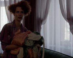 Bernadett Mitak, Hanna Palos nude - Budapest Noir (2017)