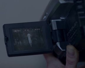 Simone Geissler, Valerie Stoll - Wo kein Schatten fallt (2018) celebrity hot video scene