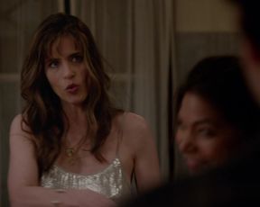 Amanda Peet sexy - Togetherness_s02e02 (2016)