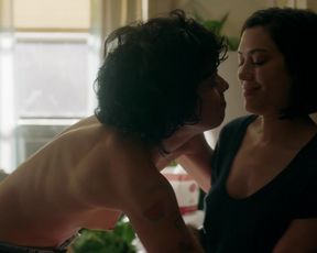 Mishel Prada naked, Roberta Colindrez, Melissa Barrera nude - Vida (2020) (Season 3, Episode 1)