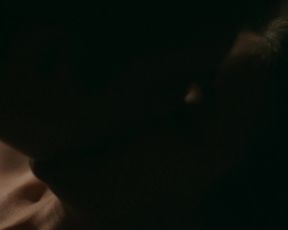 Jennifer Decker - Un beau voyou (2018) sexy hot movie scene