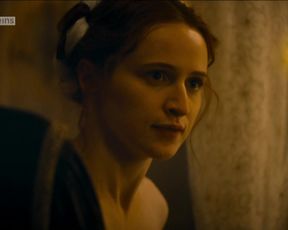Lili Epply, Christa Theret - Maximilian. Das Spiel von Macht und Liebe s01e01 (2017) Hot film scenes