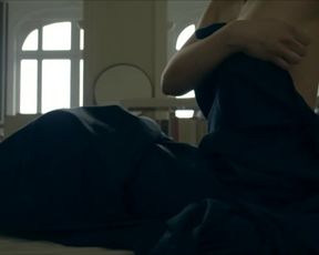 Camille Voglaire - Transferts s01e03 (2017) Naked actress in a "topless" scene