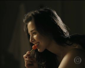 Paula Burlamaqui, Marjorie Estiano - Eu Que Amo Tanto s01e03 (2014) Naked TV movie scene