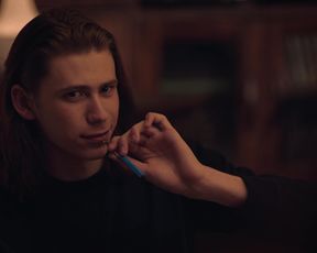 Kathryn Hahn, Katie Kershaw – Mrs. Fletcher s01e07 (2019) celeb topless scenes