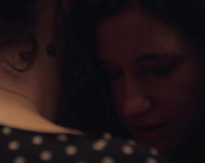 Kathryn Hahn, Katie Kershaw – Mrs. Fletcher s01e07 (2019) celeb topless scenes