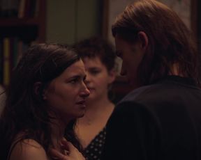 Kathryn Hahn, Katie Kershaw – Mrs. Fletcher s01e07 (2019) celeb topless scenes
