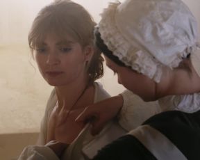 Lily_James__Tuppence_Middleton_-_War_and_Peace_s01e01 (2016)