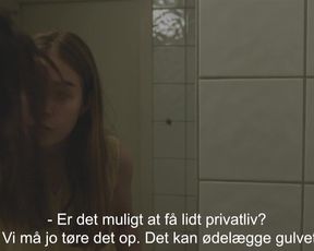 Keira LaHart, Valentina K. Alexeeva - Kan vi ikke nude ligge her (2020) celebs A splendid gig