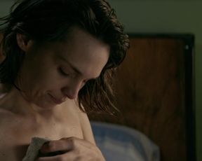 Sara Serraiocco - Non odiare (2020) celebrity a bra-less gig from the vid