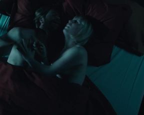 Emilie Blaser, Isabelle Caillat - Cellule de crise s01e04e06 (2020) celebrity baps vignette