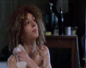 Amaliya Mordvinova, Nutsa Kukhianidze - 27 Missing Smooches (2000) celebrity bare episode from the vid