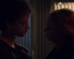 Lauren Holly - Little Pretty Things s01e04e06e07e09 (2020) actress a bare-chested gig from the flick