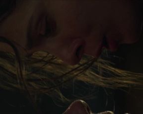 Aylin Tezel, Marina Sis Tauscher - Unbroken s01e03 (2021) actress molten vid sequence