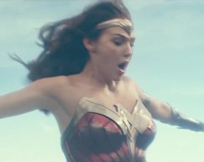 Dame Gadot, Kristen Wiig - Wonder Gal 1984 (2020) celebs super hot vid vignette