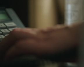 Kaley Cuoco - The Flight Attendant s01e01 (2020) celeb bumpers episode