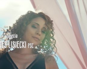 Adrianna Chlebicka, Antonina Jarnuszkiewicz - Squared Enjoy (Milosc do kwadratu) (2021) actress gorgeous movie