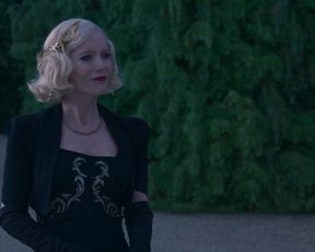 Isla Fisher â Blithe Spirit (2020) celeb steamy gig