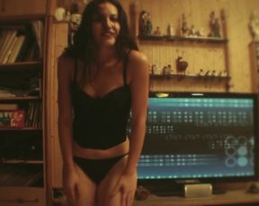 Marina Brox, Ana Loig, Paula Ortiz-Angulo - Pausa (2012) celeb jaw-dropping vid