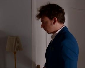 Laure Millet, Romane Meutelet - Ta bathrobe cintree (2018) celeb red-hot lesbo kissiing episode