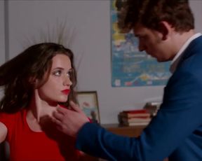 Laure Millet, Romane Meutelet - Ta bathrobe cintree (2018) celeb red-hot lesbo kissiing episode