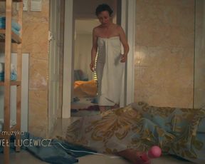 Gabriela Muskala, Karolina Gruszka, Aleksandra Adamska - Krolestwo kobiet s01e01-02 (2020) actress super-steamy movie vignette