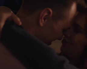 Paola Berlanga - Refugio (2019) actress a braless gig from the vid