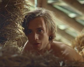 Juliet Daalder - Run Free (2016) celeb bare mounds